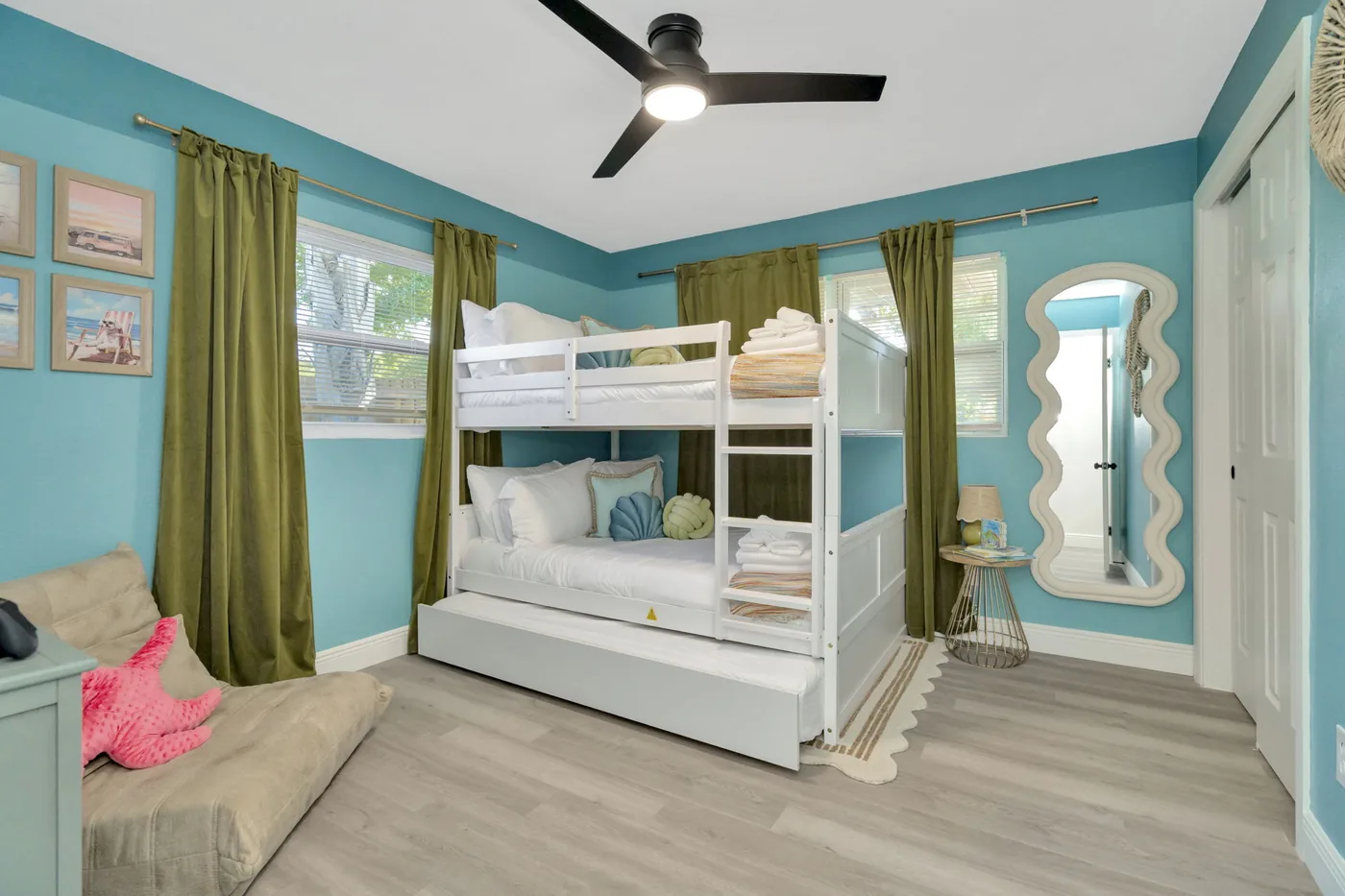 Kids bunk room