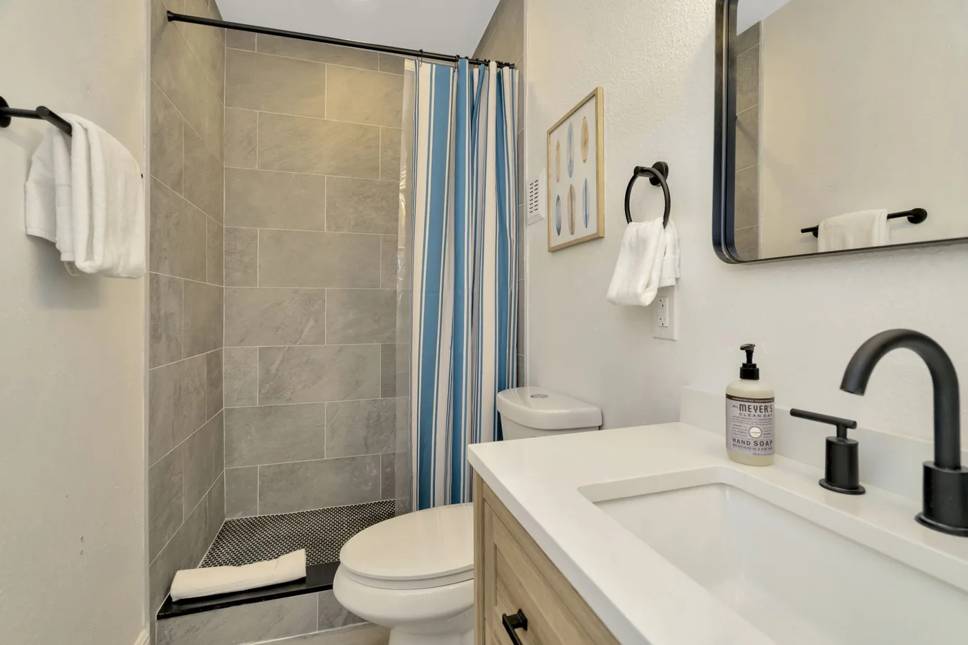 Primary en-suite bathroom
